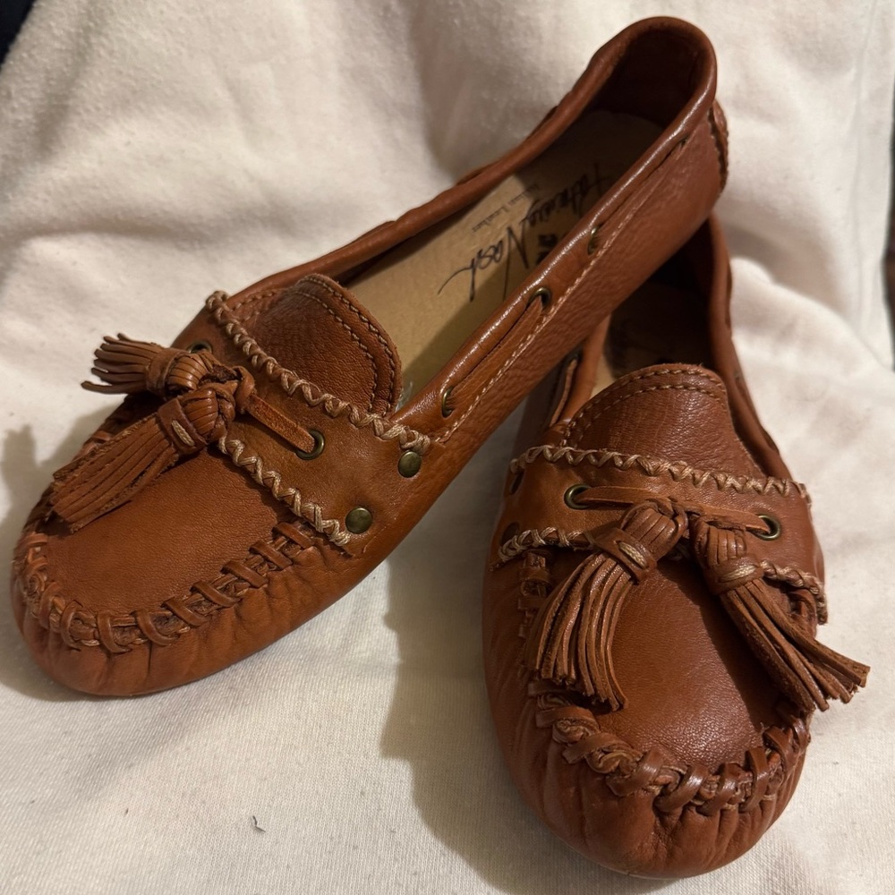 Like new Patricia Nash brown leather loafers sz 9